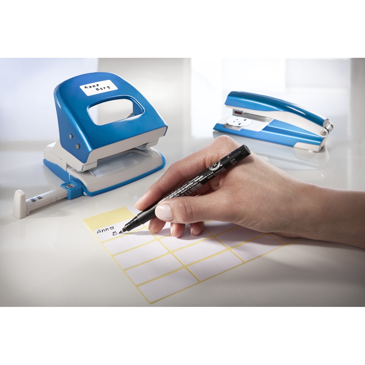 AVERY Zweckform 62040 Living Taben Kindgerecht – 18 Stück, Wiederablösbare Register-Taben 28,4x69,5 Mm